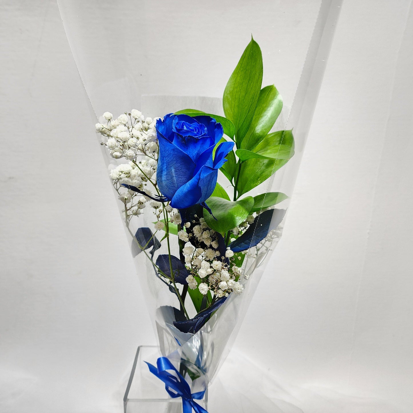 1 blue rose / 1 blue rose