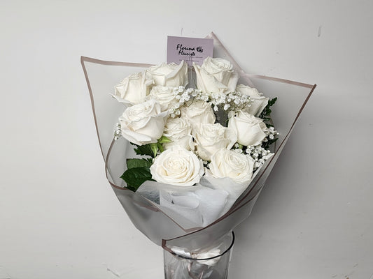 12 White Roses