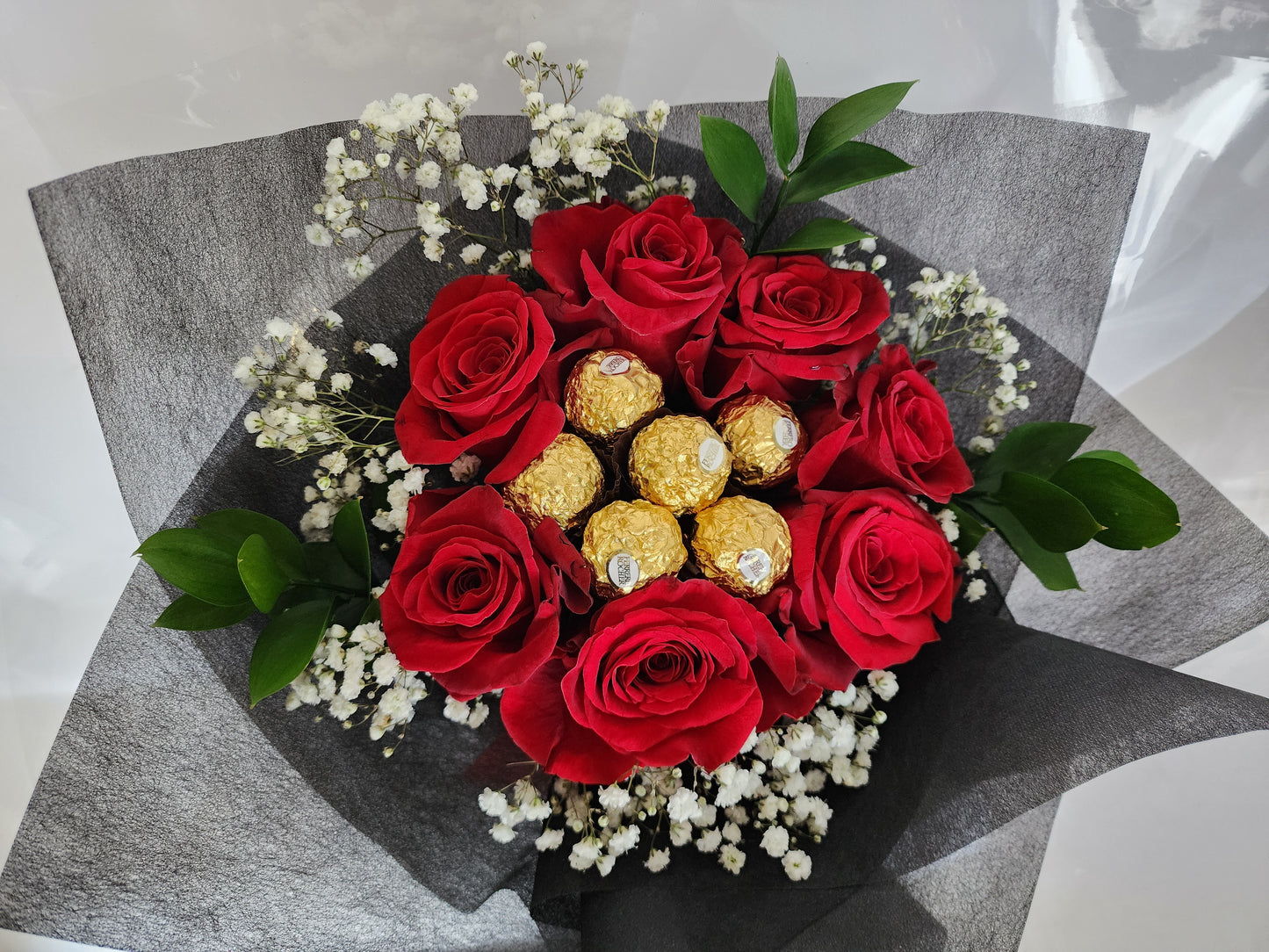 7 roses and chocolates 2