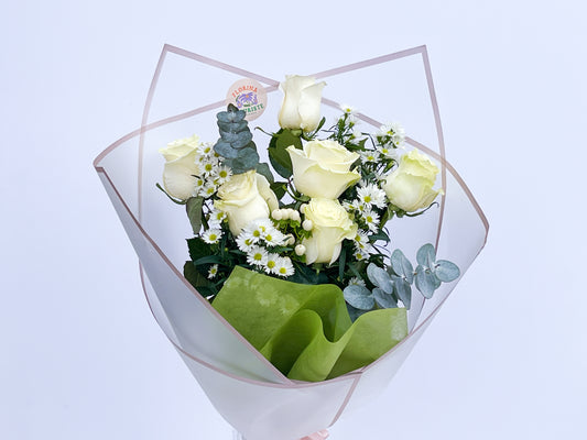 6 white roses
