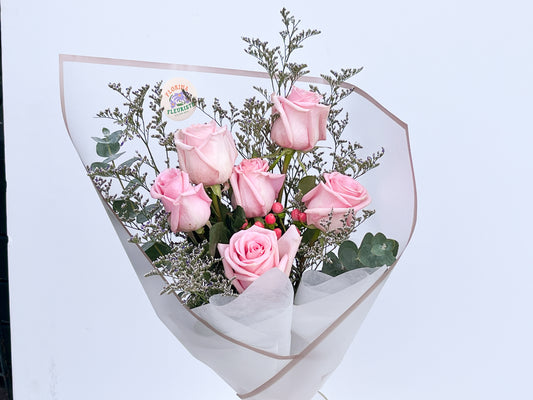 6 pink roses