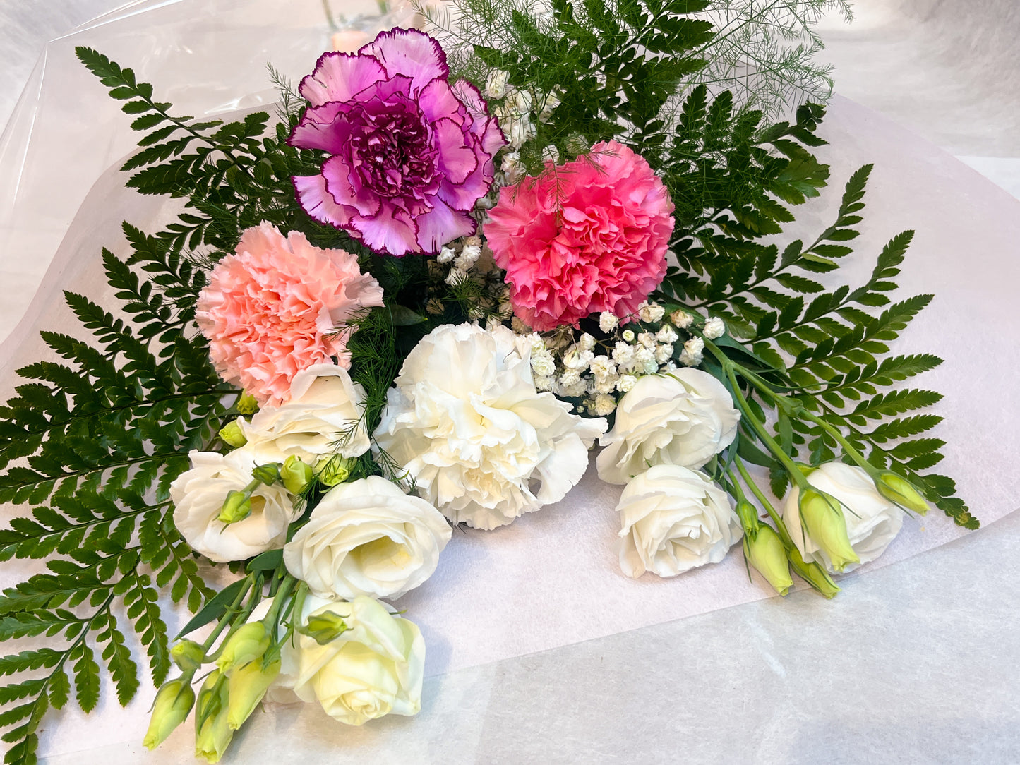 Carnations and lisianthus