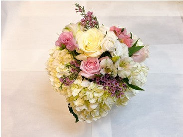 pink & white 1 centerpiece with vase