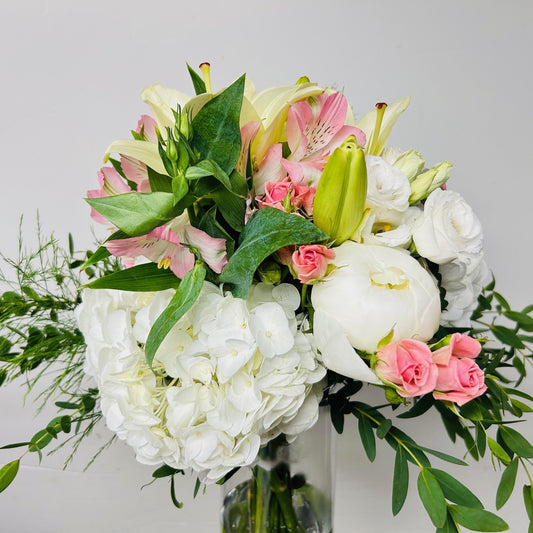 Classic Bouquet With Vase_1